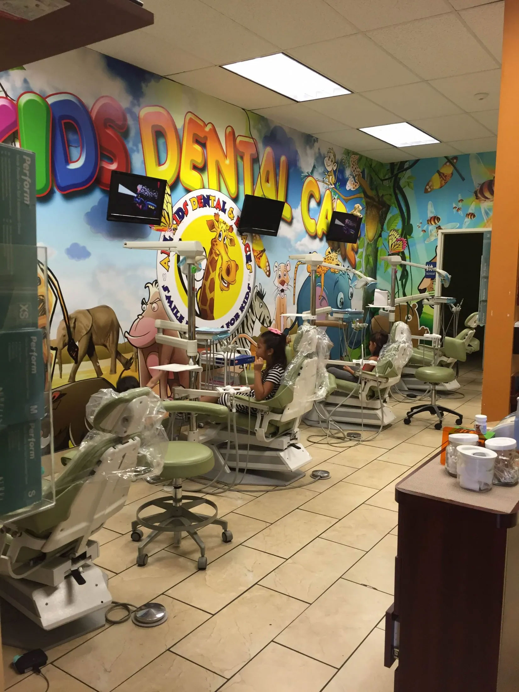 Children's Dental Office in Panorama City